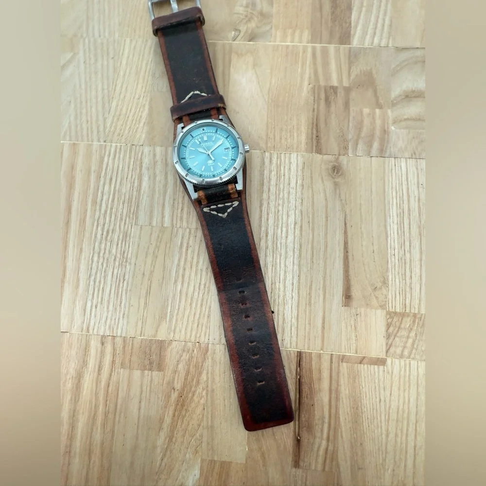 Vintage Fossil blue mens blue dial brown leather watch NEW BATTERY